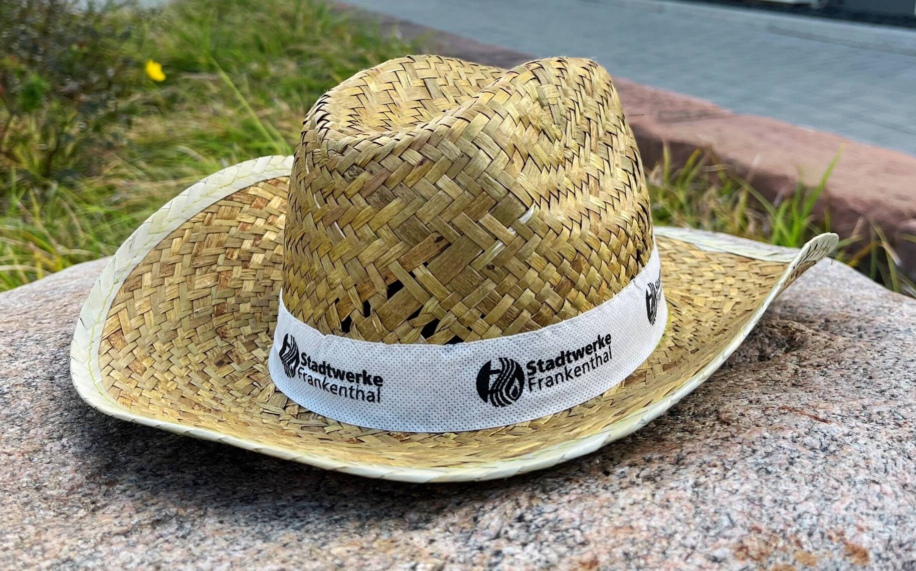 Stadtwerke spendieren Strohhüte